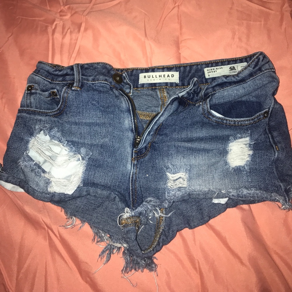 Super distressed short shorts